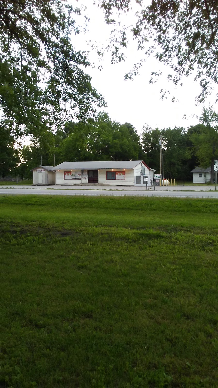 Angelos Deli & Market | restaurant | 9057 US-160, Columbus, KS 66725, USA | 6205972525 OR +1 620-597-2525