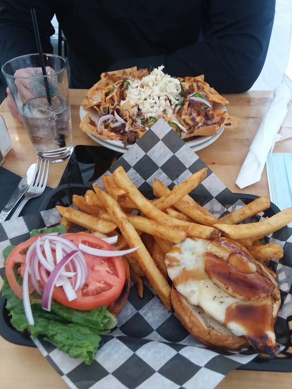 Oakys Tavern | restaurant | 9205 US-31, Grawn, MI 49637, USA | 2312766244 OR +1 231-276-6244