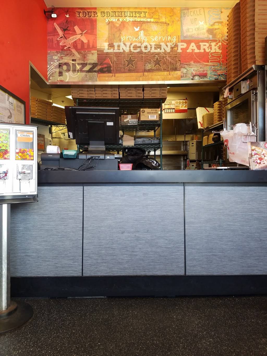 Pizza Hut | restaurant | 3009 N Clark St, Chicago, IL 60657, USA | 7735498993 OR +1 773-549-8993