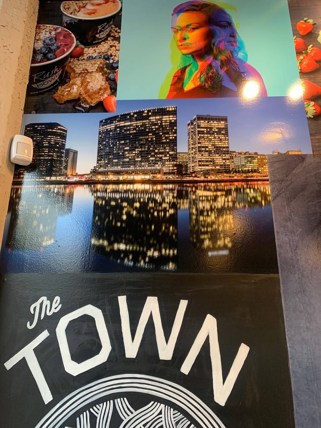 Rush Bowls | restaurant | 350 17th St, Oakland, CA 94612, USA | 5105909068 OR +1 510-590-9068