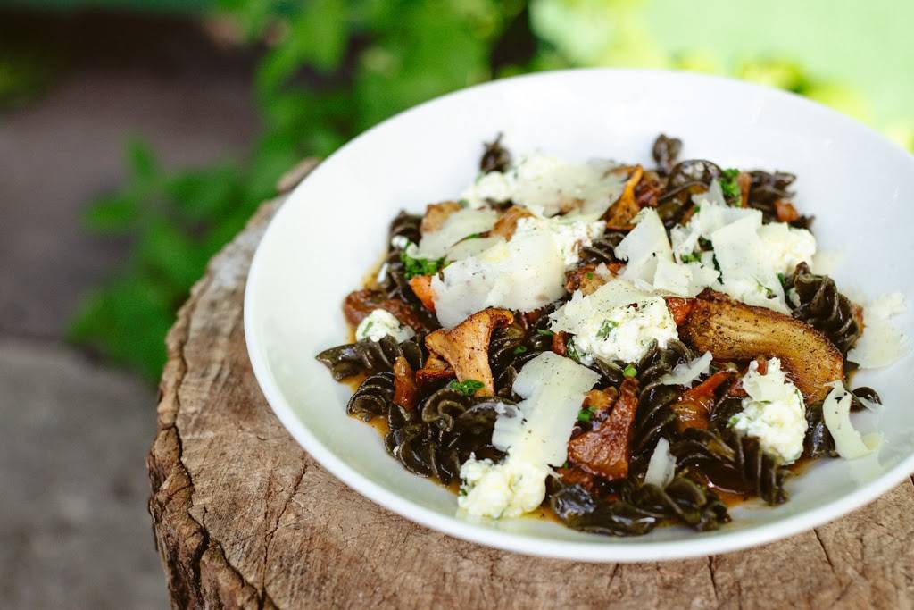 Fugazzi pizza | restaurant | 1886 Rue Centre, Montréal, QC H3K 1H9, Canada | 4385227499 OR +1 438-522-7499