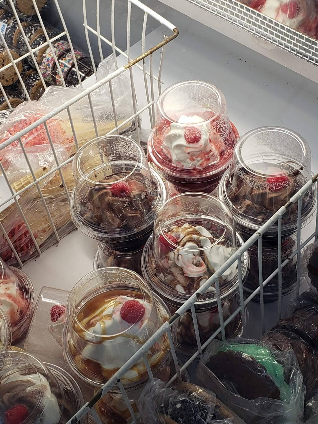 Frozen side Ice Cream | restaurant | 3286 Long Beach Rd, Oceanside, NY 11572, USA | 5162860077 OR +1 516-286-0077