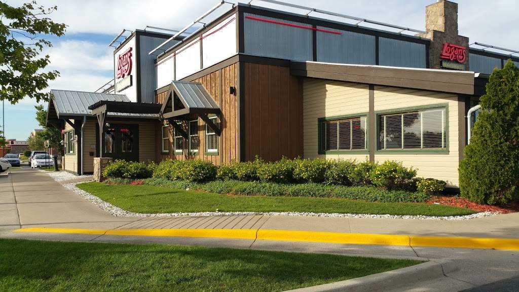 Logans Roadhouse | restaurant | 3299 W Shore Dr, Holland, MI 49424, USA | 6163999451 OR +1 616-399-9451