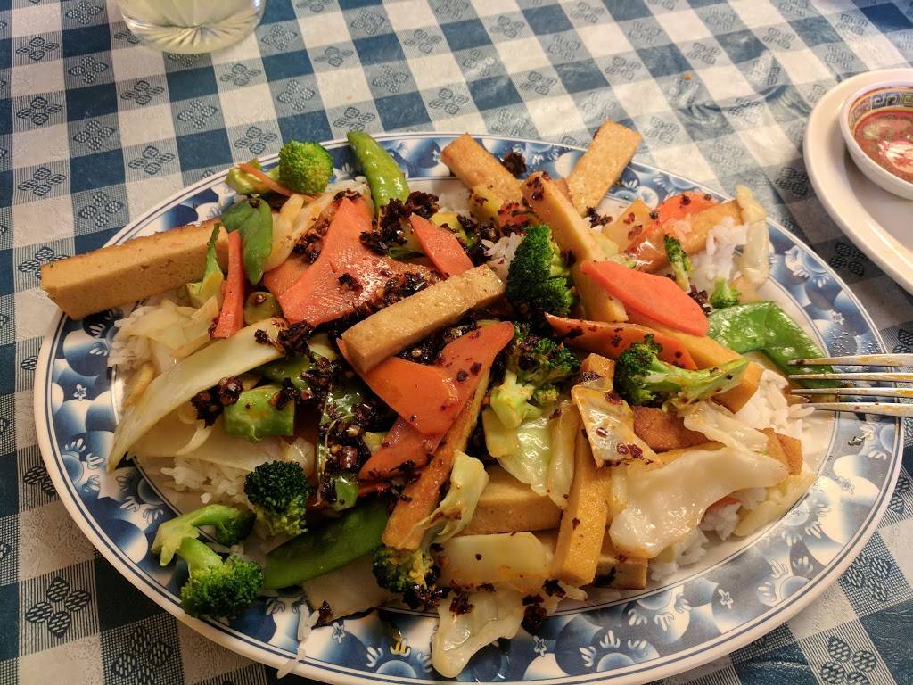 Beas Wok N Roll | restaurant | 1402 Sycamore Rd, DeKalb, IL 60115, USA | 8157561660 OR +1 815-756-1660