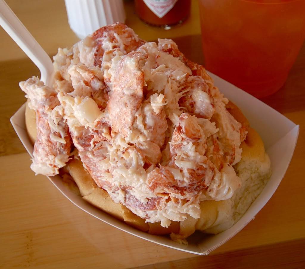 Raw Bar On Ocean Street | restaurant | 230 Ocean St, Hyannis, MA 02601, USA | 5087758800 OR +1 508-775-8800