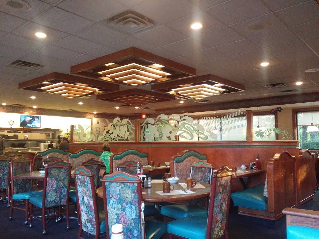 Sunset Family Restaurant | restaurant | 535 W Sunset Dr, Waukesha, WI 53189, USA | 2625249555 OR +1 262-524-9555