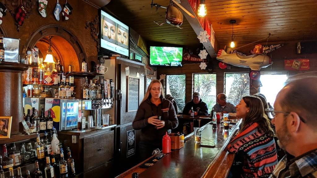 Traxx Bar & Grill | restaurant | 219 Lakeville St, Petaluma, CA 94952, USA | 7077813121 OR +1 707-781-3121