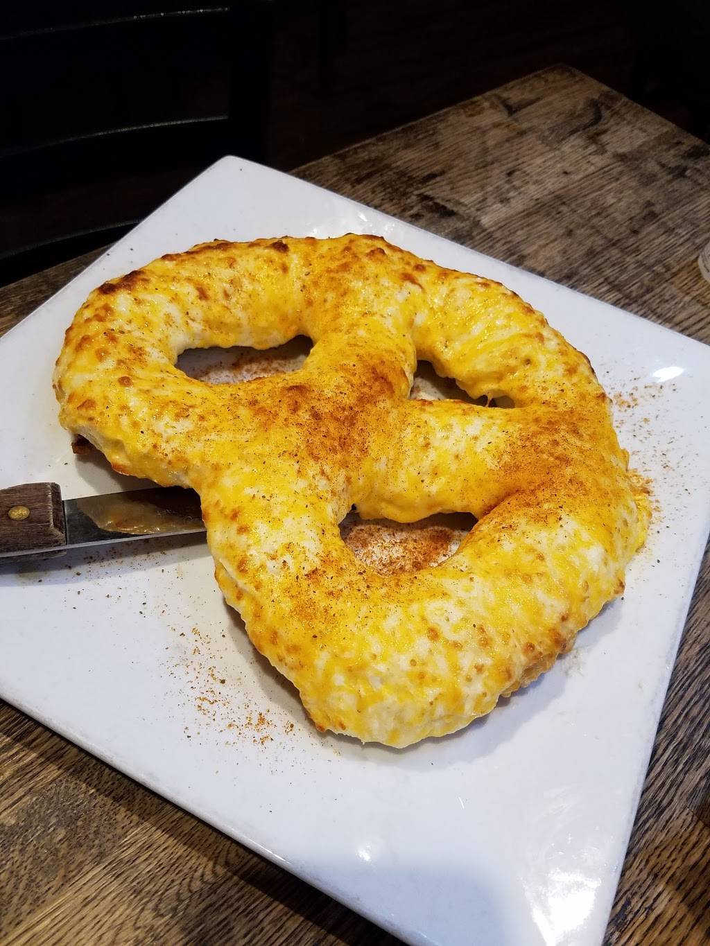 Hightopps Backstage Grille | restaurant | 2306 York Rd, Lutherville-Timonium, MD 21093, USA | 4105607101 OR +1 410-560-7101