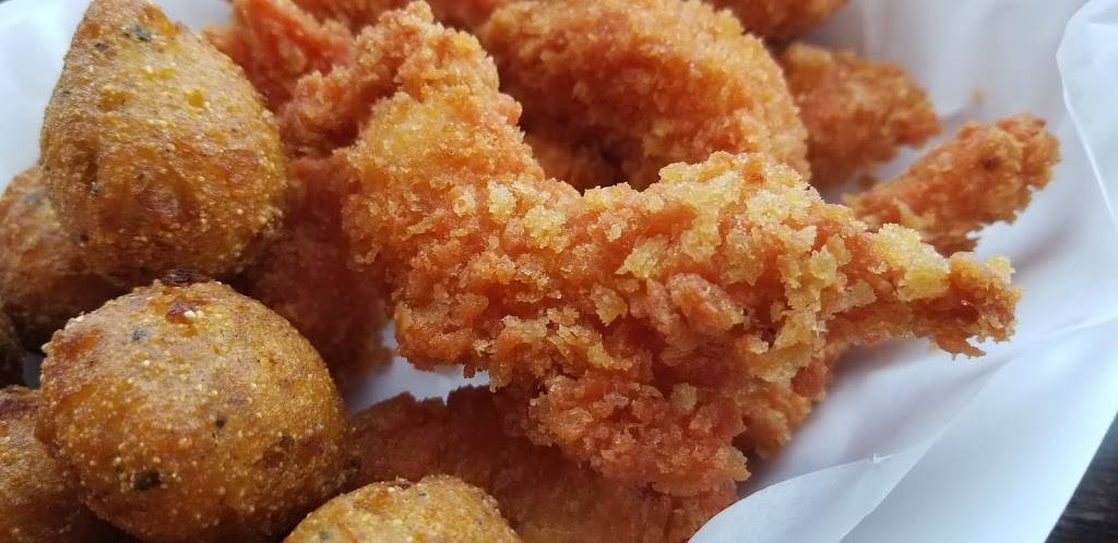 Snappys Shrimp | restaurant | 1901 W Irving Park Rd, Chicago, IL 60613, USA | 7732441008 OR +1 773-244-1008