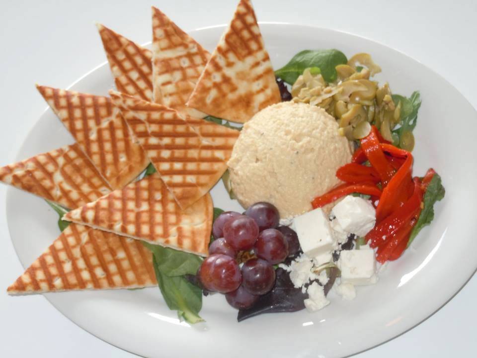 Ques Bar & River Deck | restaurant | 612 Water St, Prairie Du Sac, WI 53578, USA | 6083706033 OR +1 608-370-6033