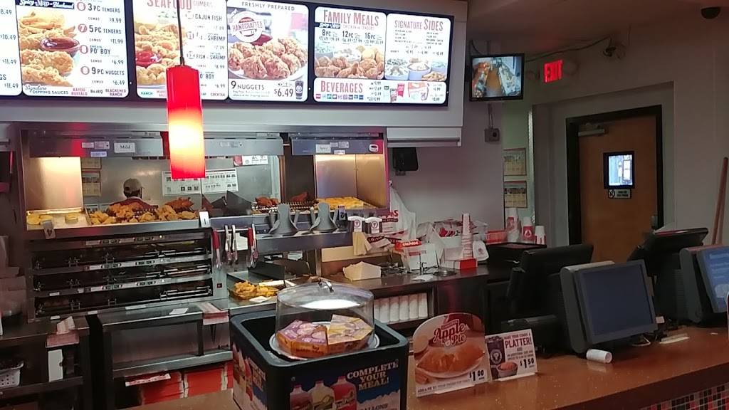 Popeyes Louisiana Kitchen | restaurant | 35 Whalley Ave, New Haven, CT 06511, USA | 2035627674 OR +1 203-562-7674