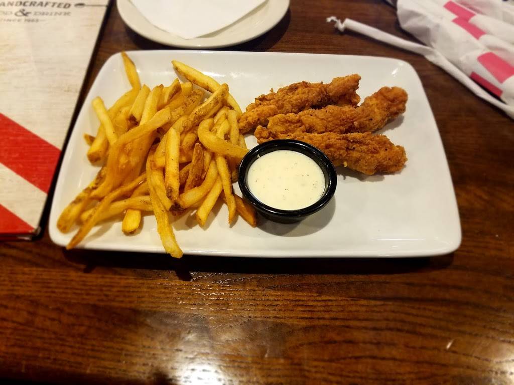 TGI Fridays | restaurant | 12721 Towne Center Dr, Cerritos, CA 90703, USA | 5628098442 OR +1 562-809-8442