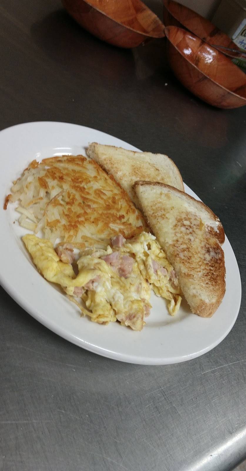 The Main Dish | restaurant | 219 Main St S, Luck, WI 54853, USA | 7154722378 OR +1 715-472-2378