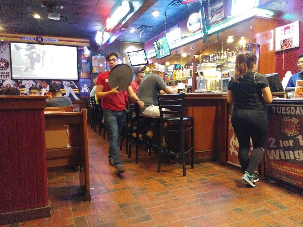 BreWingZ Restaurant and Bar | restaurant | 13516 East Fwy, Houston, TX 77015, USA | 7133300144 OR +1 713-330-0144
