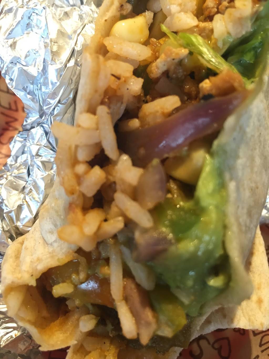 Chipotle Mexican Grill | restaurant | 6600 N Sheridan Rd, Chicago, IL 60626, USA | 7734659281 OR +1 773-465-9281