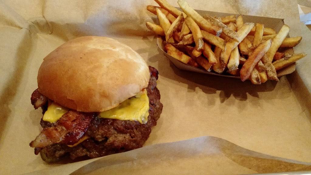 The Sear Shack Burgers & Fries | restaurant | 5101 Sanderlin Ave # 103, Memphis, TN 38117, USA | 9015674909 OR +1 901-567-4909