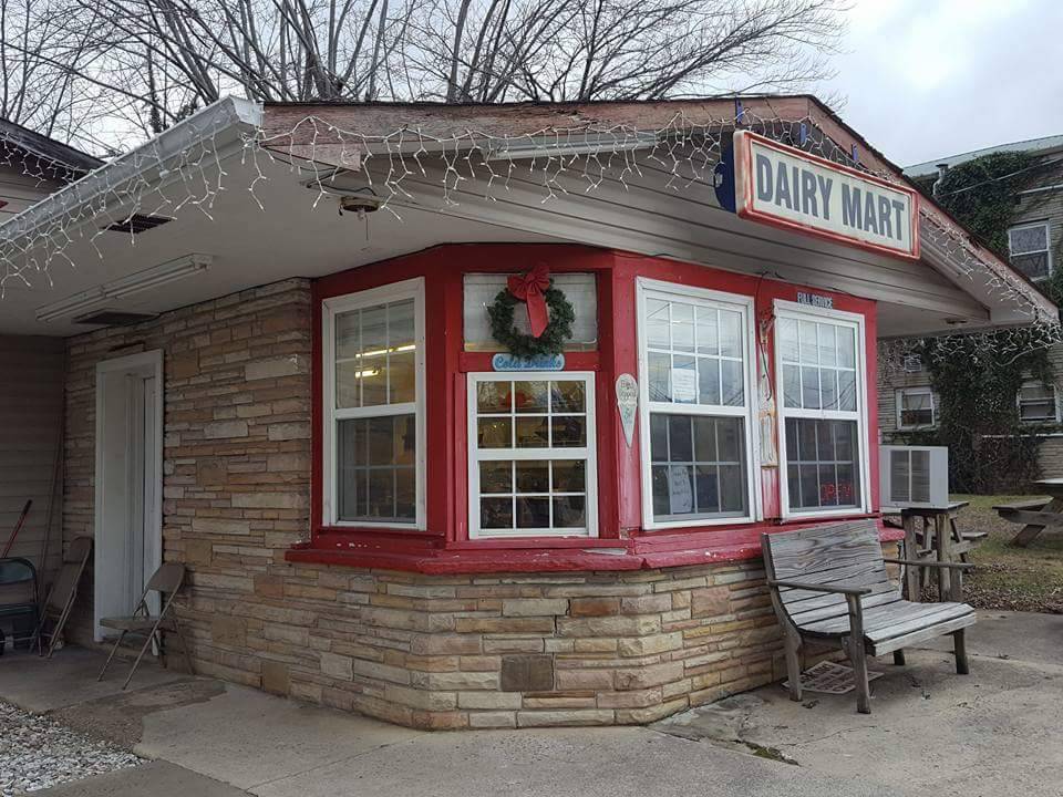 Dairy Mart | restaurant | 107 N Smith St, Jamestown, TN 38556, USA | 9318798904 OR +1 931-879-8904