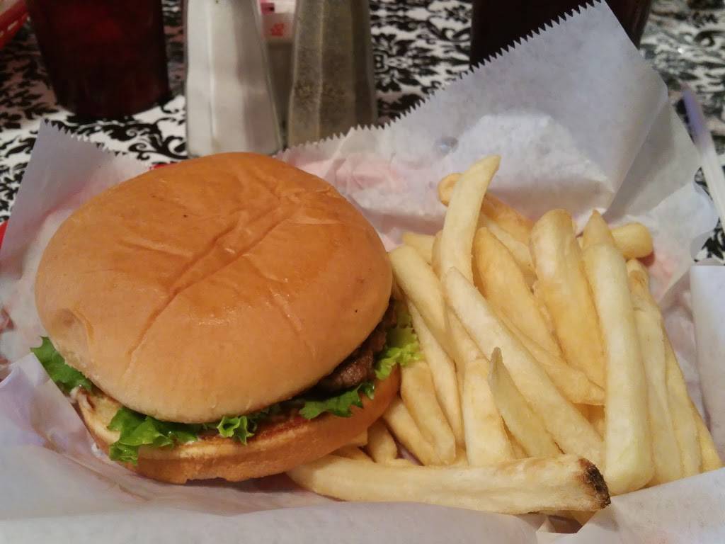 Ferraris Restaurant | restaurant | 1425 N Main St, Taylor, TX 76574, USA | 5123657736 OR +1 512-365-7736