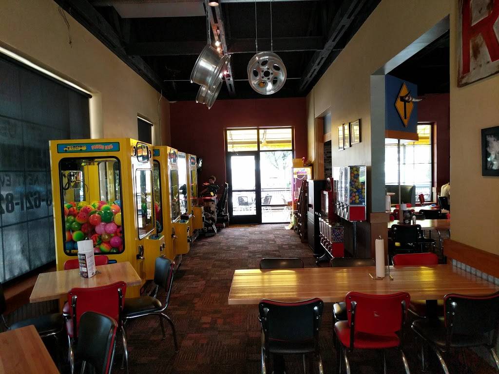 Fuddruckers | restaurant | 3929 Southwest Fwy, Houston, TX 77027, USA | 7136218222 OR +1 713-621-8222