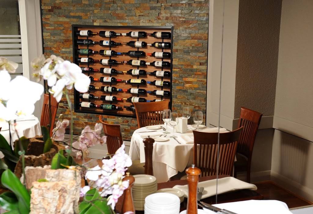 Michaels Back Door Restaurant | restaurant | 1715 Lakeshore Rd W, Mississauga, ON L5J 1J4, Canada | 9058225751 OR +1 905-822-5751