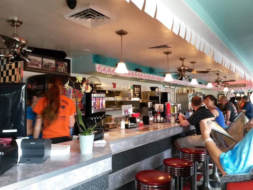 BVille Diner | restaurant | 18 E Genesee St, Baldwinsville, NY 13027, USA | 3156353180 OR +1 315-635-3180