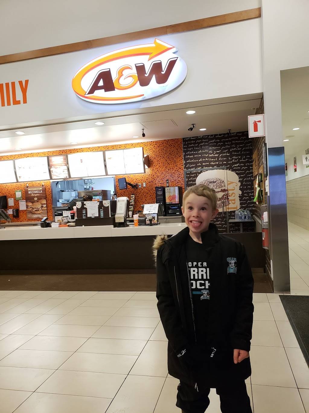 A&W Canada | restaurant | 201 Fairview Rd, Barrie, ON L4N 9B1, Canada | 7057266694 OR +1 705-726-6694