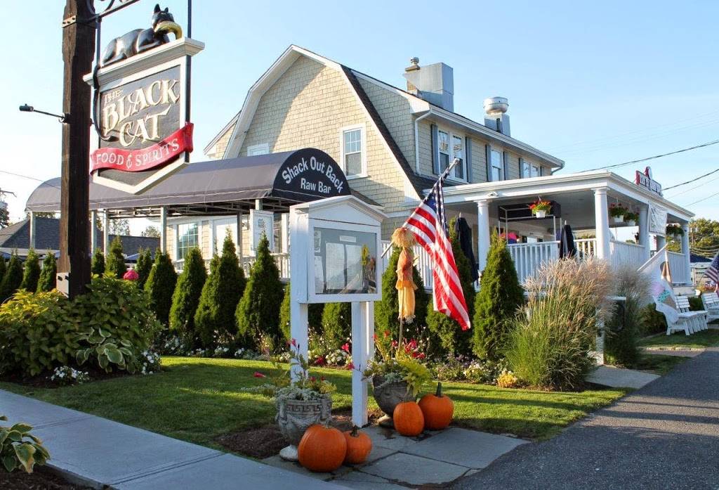 Black Cat Tavern | restaurant | 165 Ocean St, Hyannis, MA 02601, USA | 5087781233 OR +1 508-778-1233