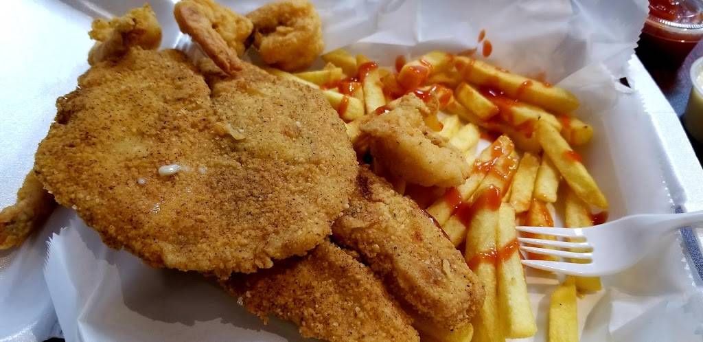 BlueTree Wing & Seafood | restaurant | 13500 W Airport Blvd Ste A, Sugar Land, TX 77498, USA | 2813025553 OR +1 281-302-5553