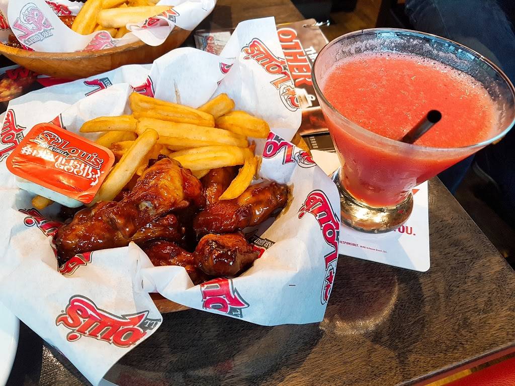 St. Louis Bar & Grill | restaurant | 2050 Yonge St, Toronto, ON M4S 1Z9, Canada | 4164800202 OR +1 416-480-0202