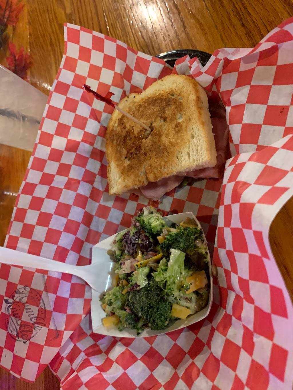 Humble Knuckles Tap & Deli | restaurant | 101 E Church St, Tarboro, NC 27886, USA | 2525635638 OR +1 252-563-5638