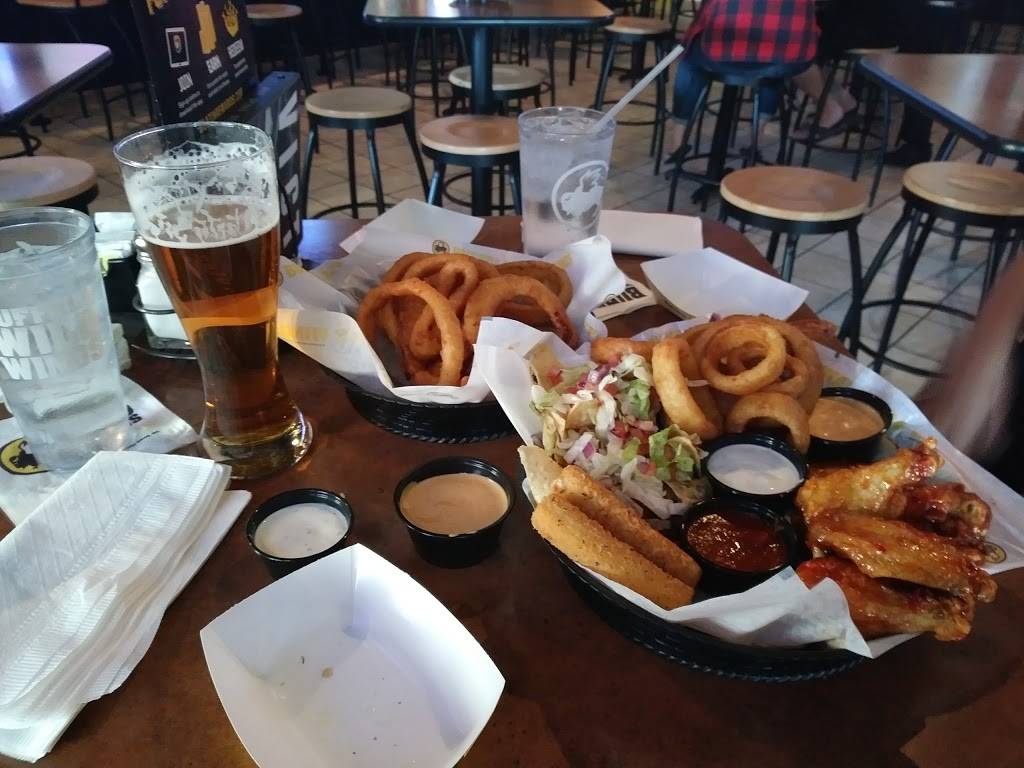 Buffalo Wild Wings | restaurant | 6314 E Pacific Coast Hwy, Long Beach, CA 90803, USA | 5624933458 OR +1 562-493-3458