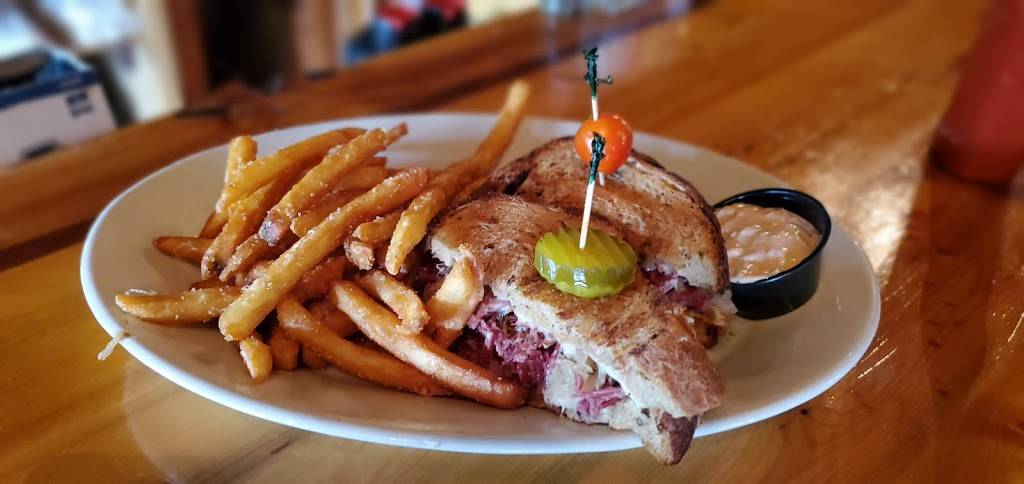 Rustic Inn Cafe | cafe | 2773 MN-61, Two Harbors, MN 55616, USA | 2188342488 OR +1 218-834-2488