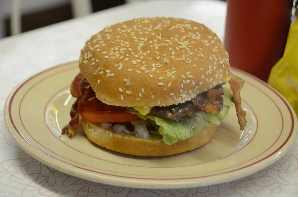 Hot-Dogs Plus | restaurant | 2303 S 11th St, Niles, MI 49120, USA | 2696842633 OR +1 269-684-2633