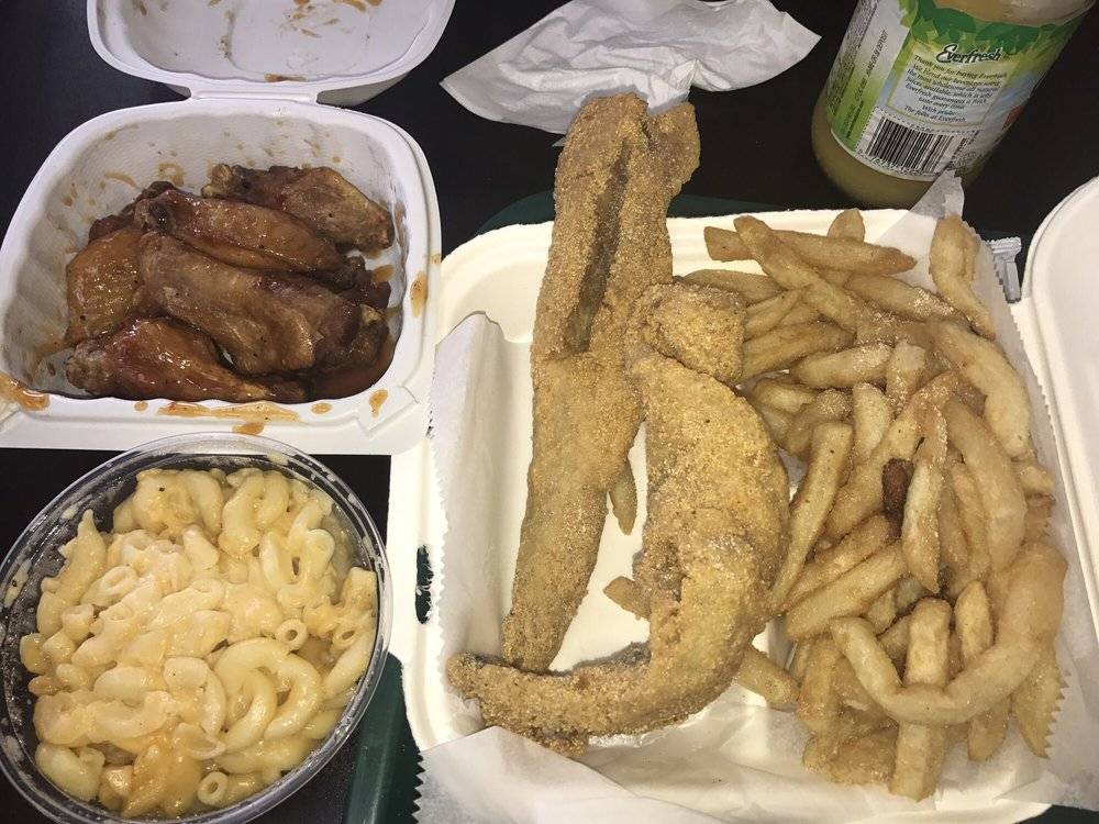Sharks Fish and Chicken | restaurant | 1535 Hackberry Ln, Tuscaloosa, AL 35401, USA | 2053494499 OR +1 205-349-4499