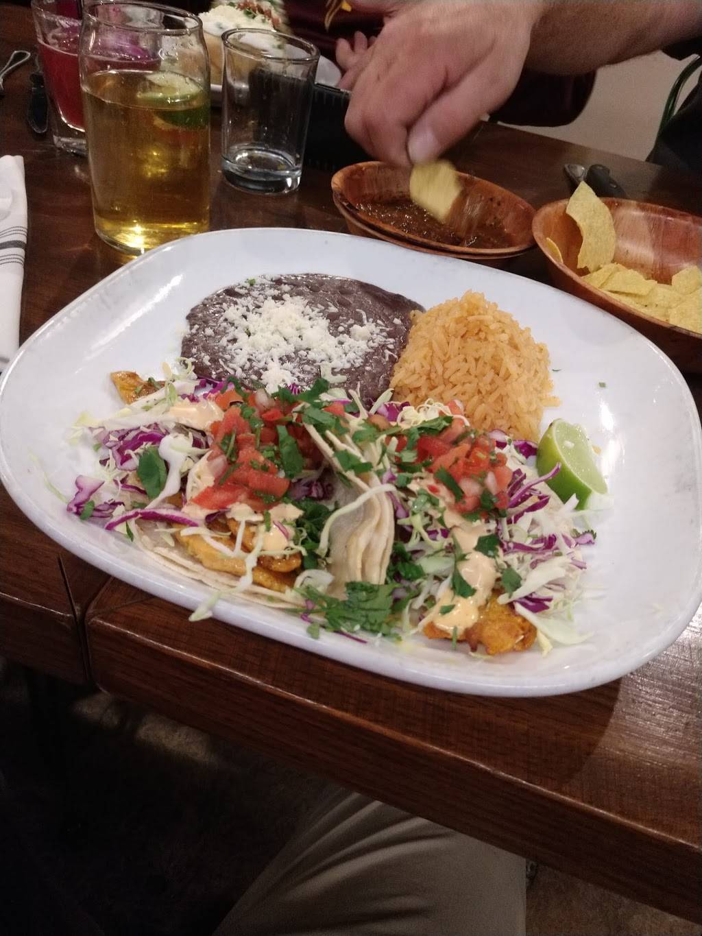 El Farolito | restaurant | 8465 Old Redwood Hwy #101, Windsor, CA 95492, USA | 7078389511 OR +1 707-838-9511