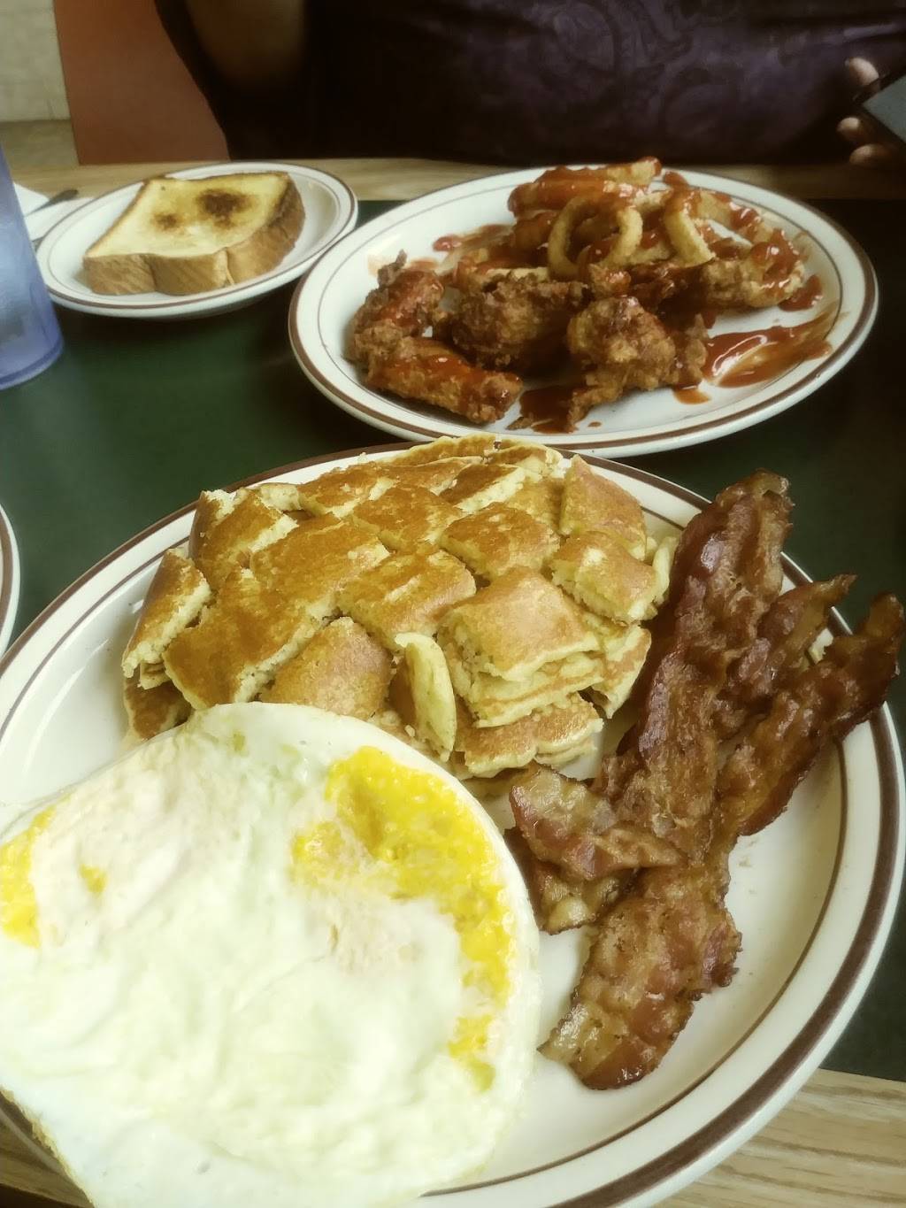 Lons Coney Island | restaurant | 10741 W McNichols Rd, Detroit, MI 48221, USA | 3138620760 OR +1 313-862-0760