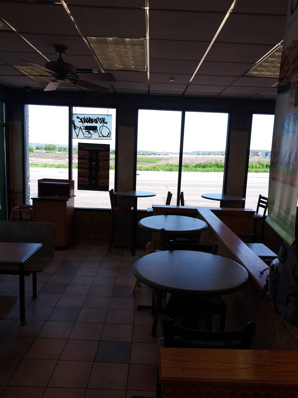 Subway | meal takeaway | 449 E 7th St, St Paul, MN 55101, USA | 6512251817 OR +1 651-225-1817