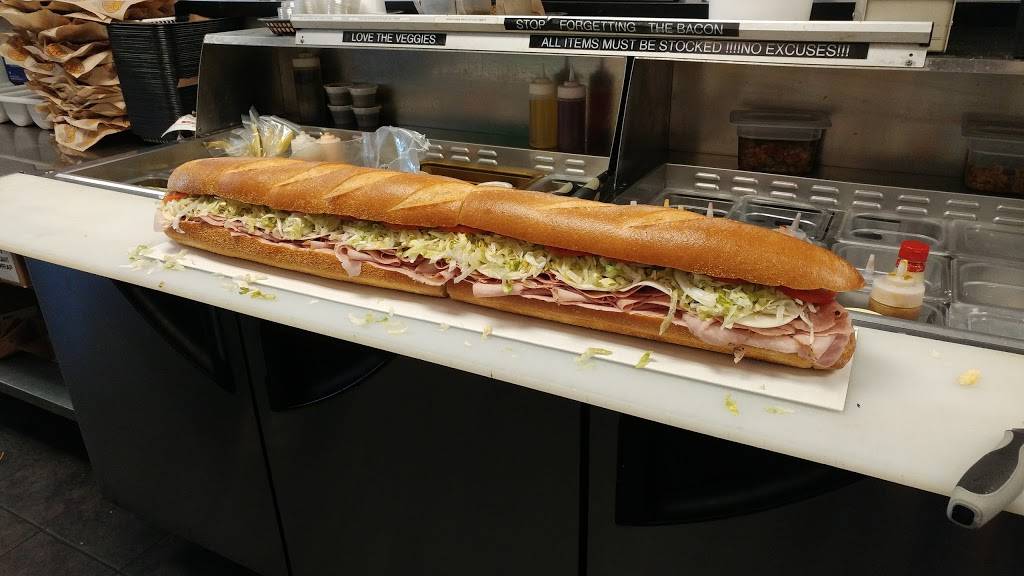 Larrys Giant Subs | meal takeaway | 9161 Narcoossee Rd B106, Orlando, FL 32827, USA | 4074125931 OR +1 407-412-5931