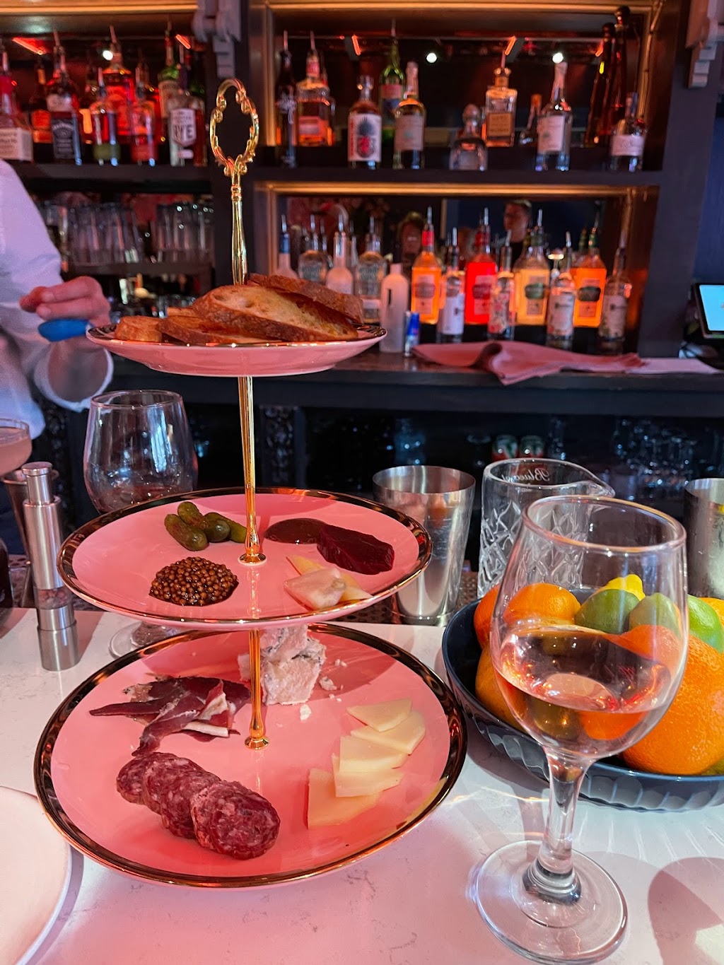 No Way Rosé | restaurant | 31 E Cross St, Baltimore, MD 21230, USA | 4434386780 OR +1 443-438-6780