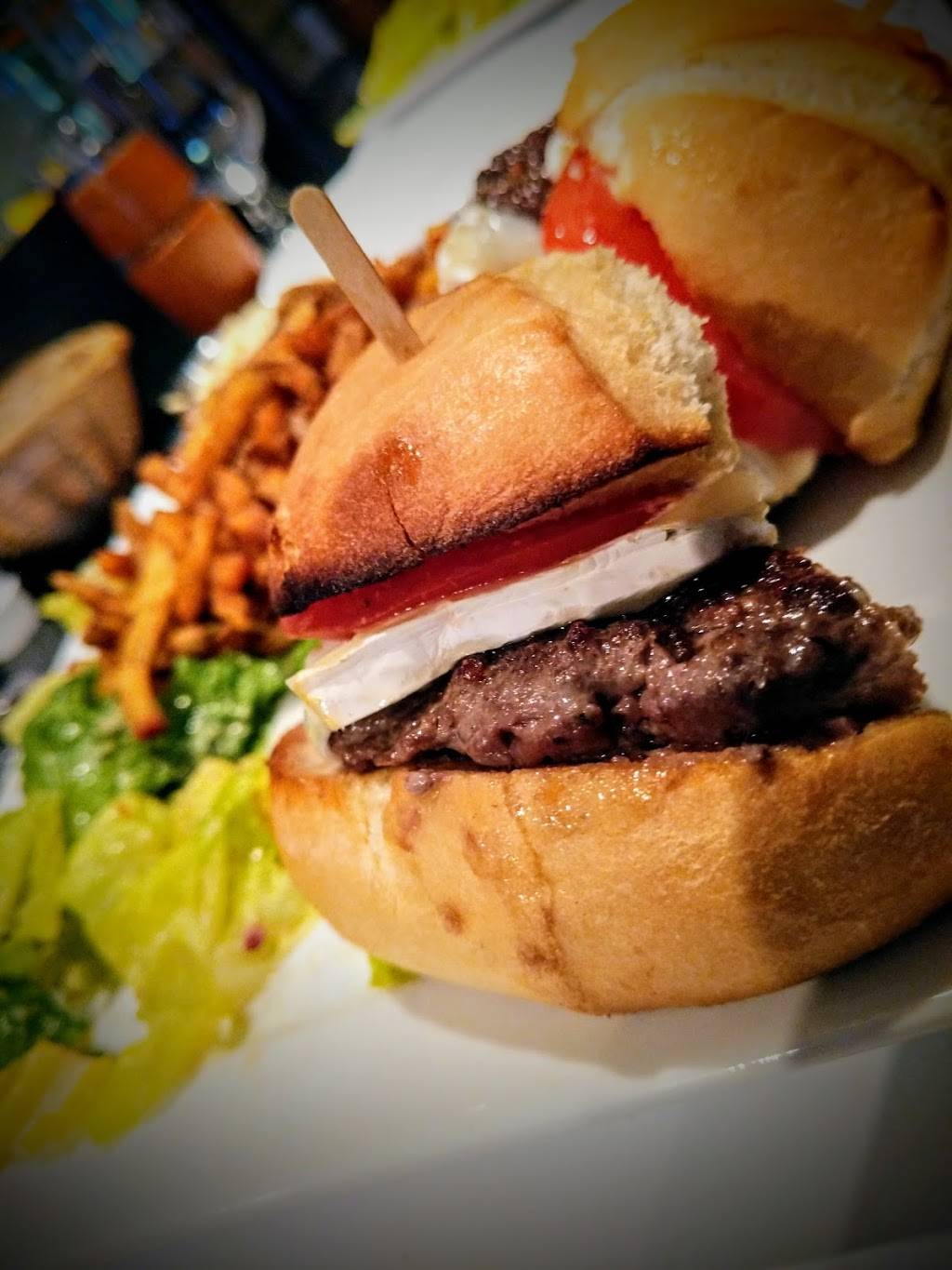 Bistro Sur La Rivière (Le) | restaurant | 2263 Rue Larivière, Montréal, QC H2K 4P8, Canada | 5145248108 OR +1 514-524-8108