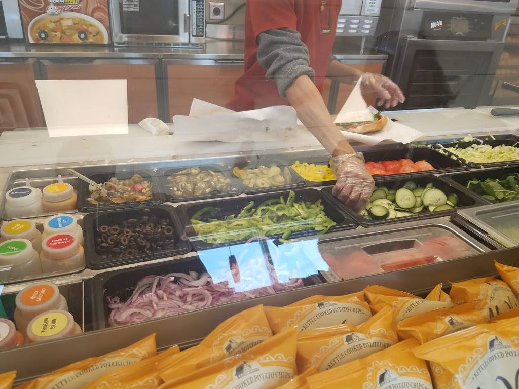 Subway Restaurants | restaurant | 243 W Northwest Hwy, Palatine, IL 60067, USA | 8474967859 OR +1 847-496-7859