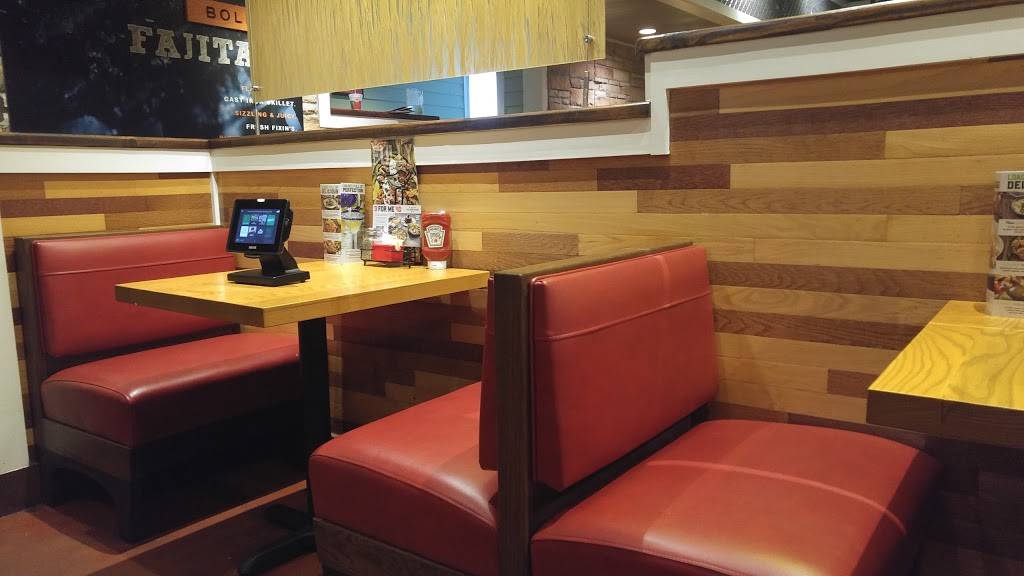 Chilis Grill & Bar | restaurant | 2431 Tarpon Bay Blvd, Naples, FL 34119, USA | 2395942006 OR +1 239-594-2006