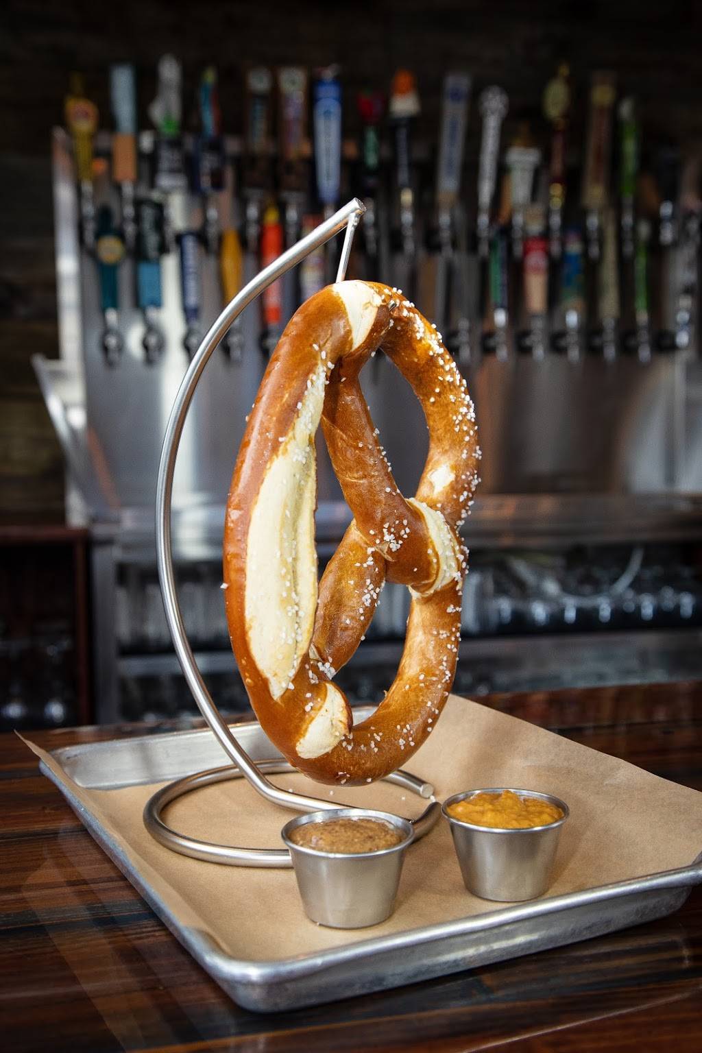 Marlins Brewhouse University Village | restaurant | 19800 Village Center Dr Suite 235, Fort Myers, FL 33913, USA | 2397906573 OR +1 239-790-6573