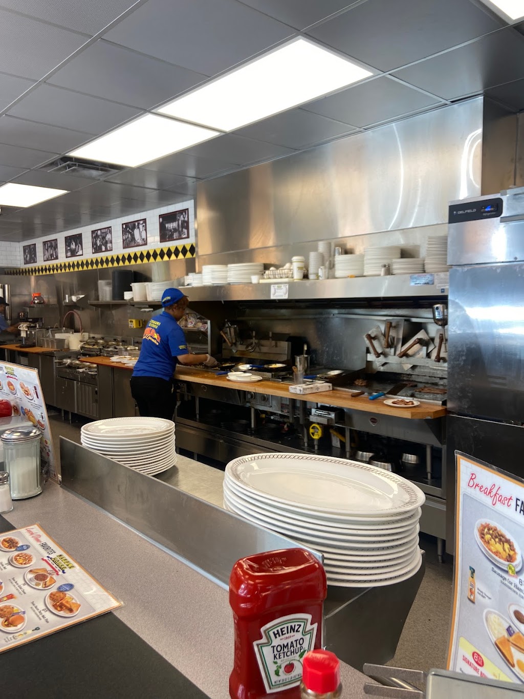 Waffle House | restaurant | 1450 Pulaski Hwy, Newark, DE 19702, USA | 3027228885 OR +1 302-722-8885