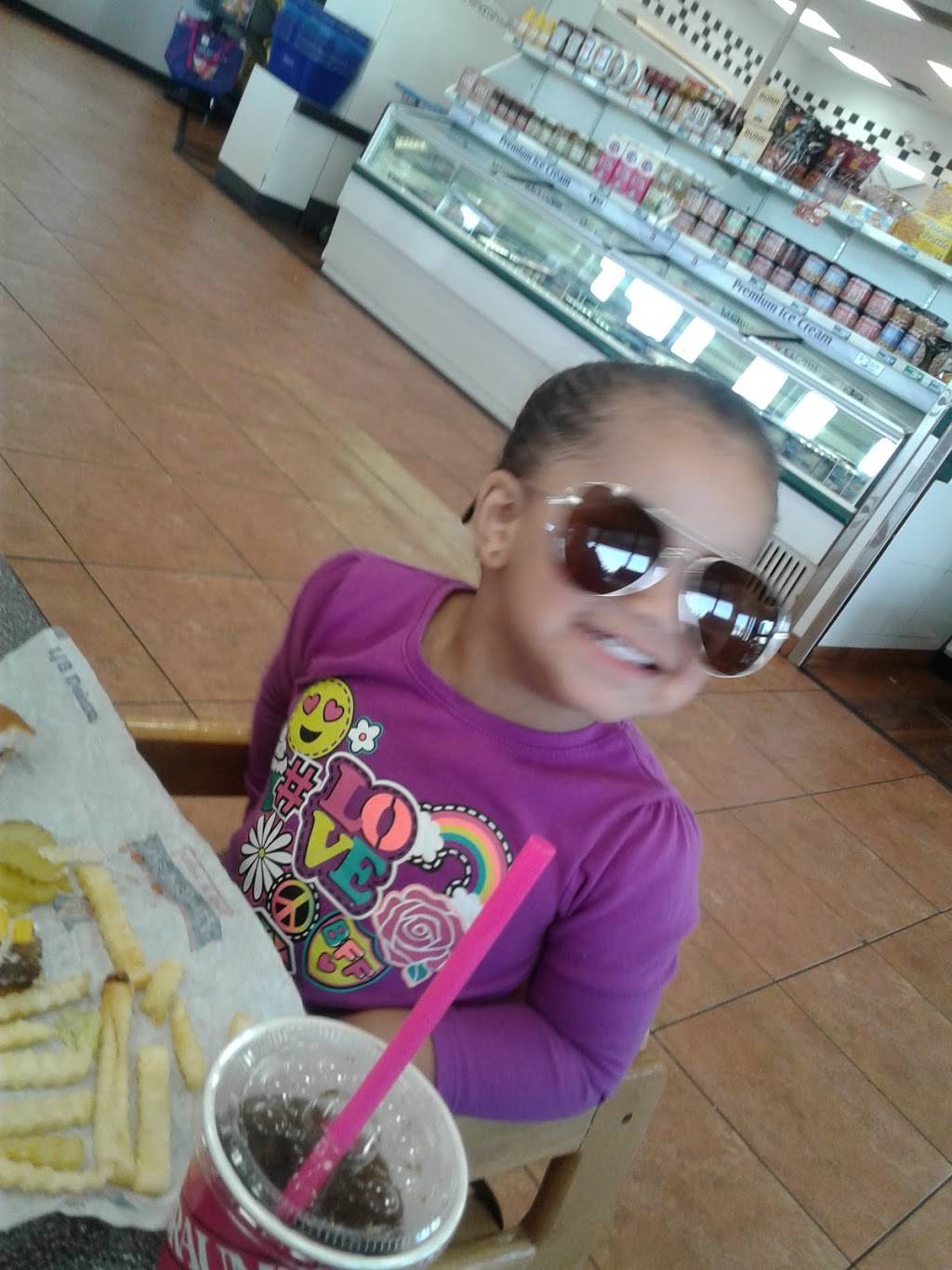 Braums Ice Cream & Burger Restaurant | restaurant | 1940 W Central Ave, El Dorado, KS 67042, USA | 3163217767 OR +1 316-321-7767