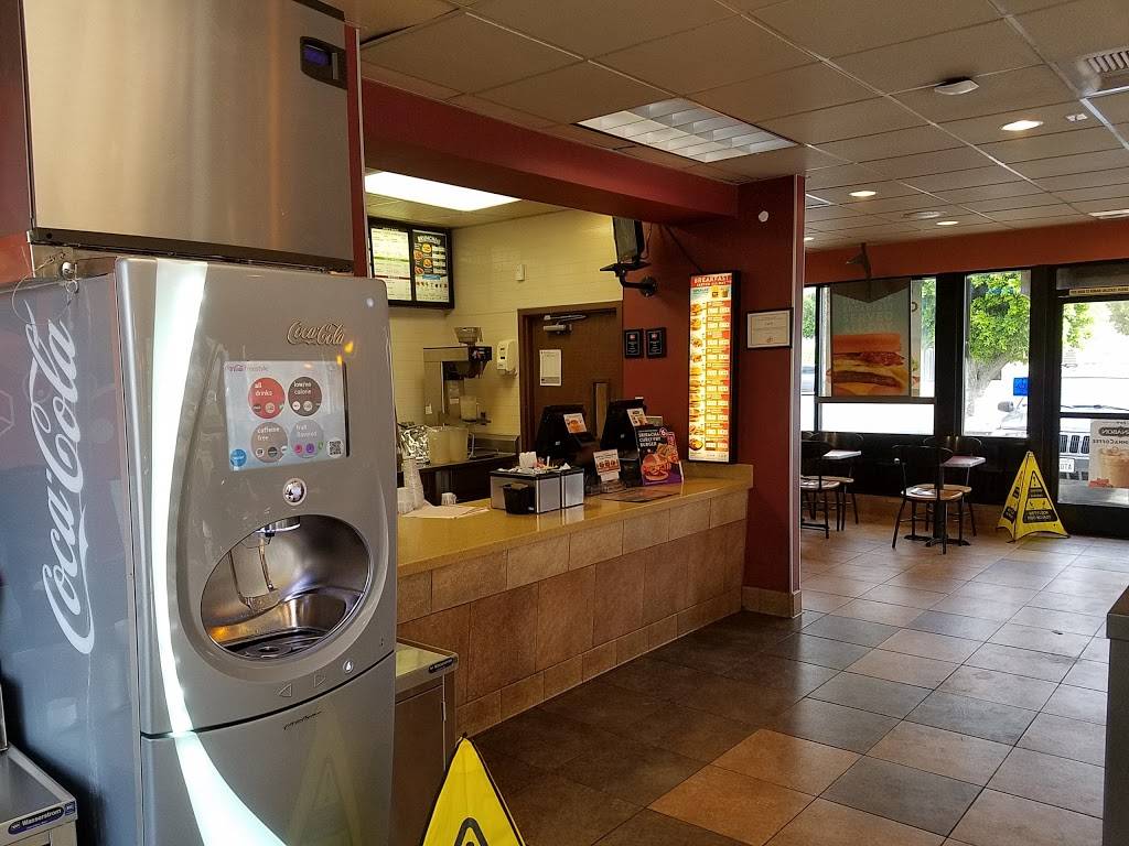 Jack in the Box | restaurant | 4020 University Pkwy, San Bernardino, CA 92407, USA | 9098801257 OR +1 909-880-1257