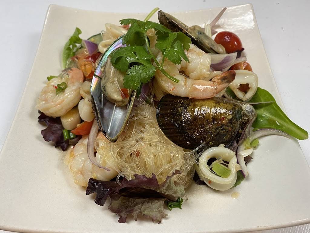 Cha Lom Thai Restaurant | restaurant | 33-47 Francis Lewis Blvd, Flushing, NY 11358, USA | 7182696821 OR +1 718-269-6821