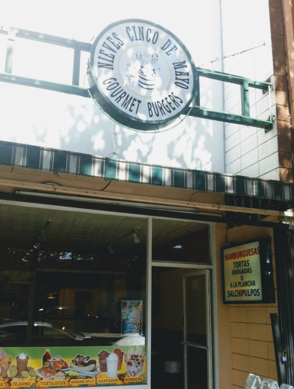 Nieves Cinco de Mayo Gourmet Burgers | restaurant | 3448 International Blvd, Oakland, CA 94601, USA | 5105336296 OR +1 510-533-6296