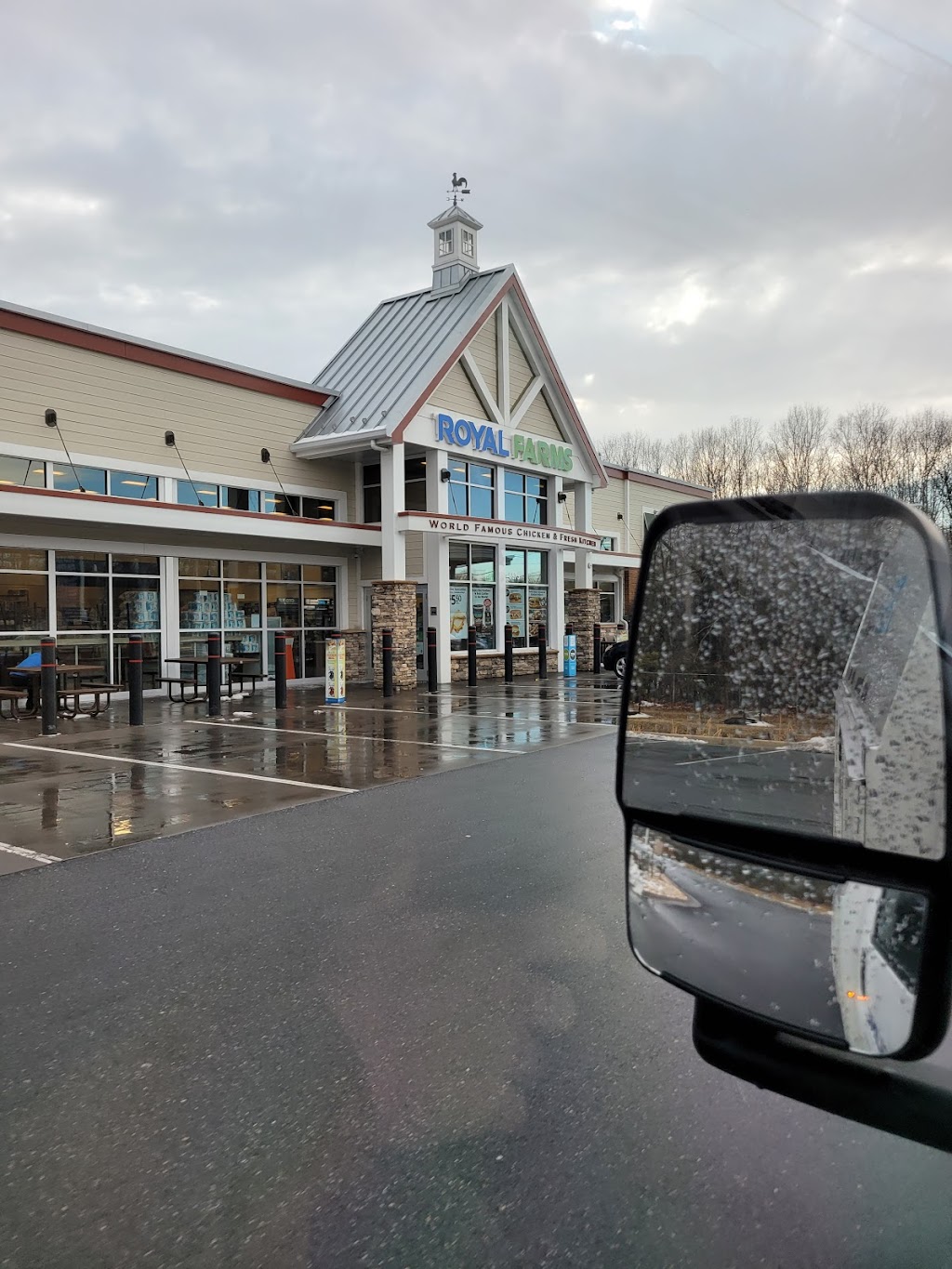 Royal Farms | meal takeaway | 5573 Shady Side Rd, Churchton, MD 20733, USA | 3015203512 OR +1 301-520-3512