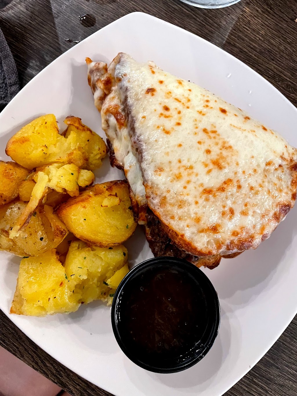 Lola’s Kitchen and Bar | restaurant | 201 S High St, Columbus, OH 43215, USA | 6143725462 OR +1 614-372-5462